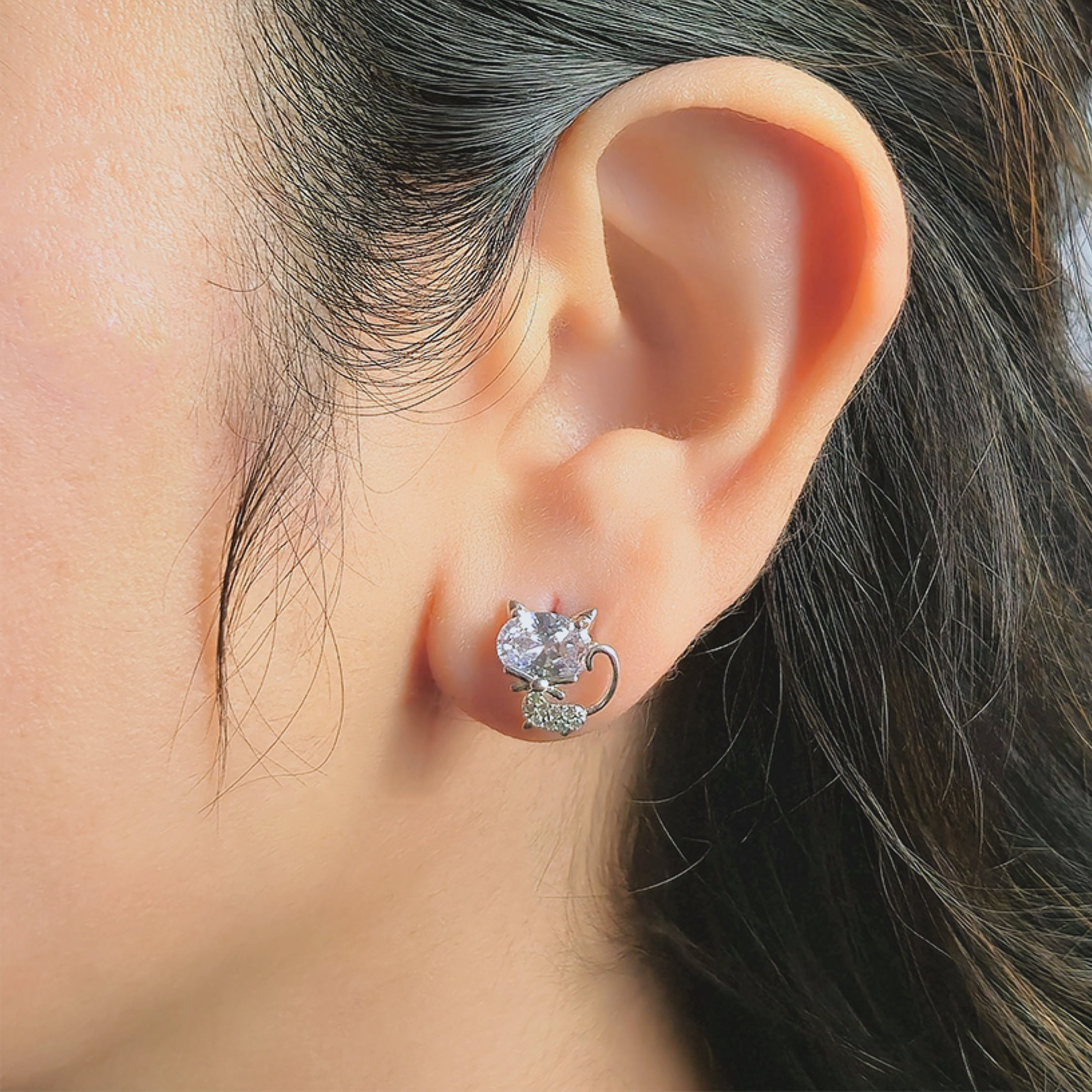 Cat-Stone Stud Earrings