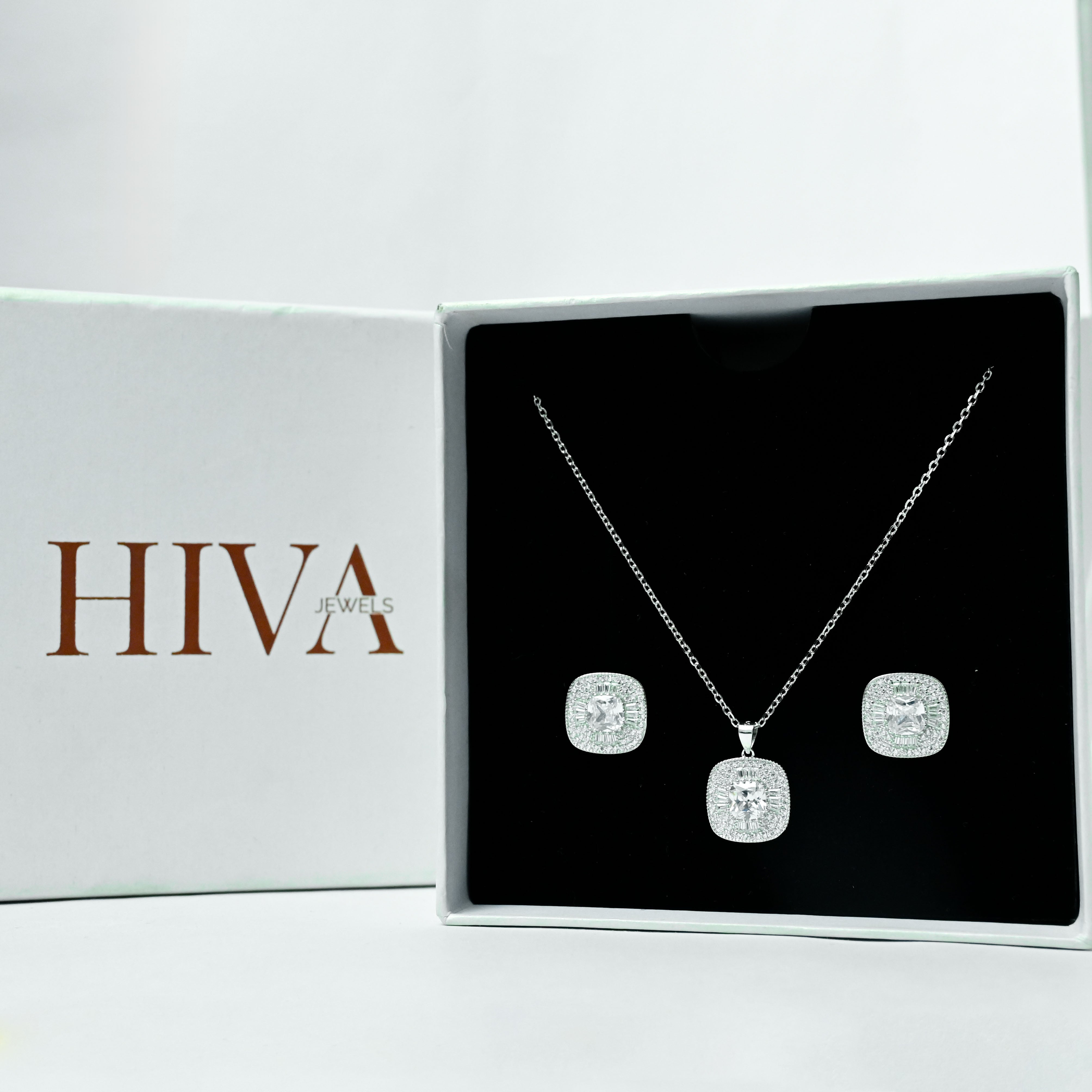 Brilliance Square Set Pendant With Earrings
