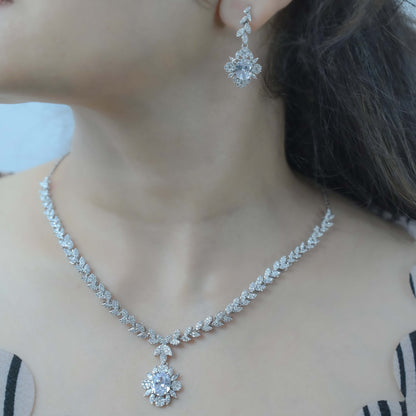 Sparkle leaf Necklace With Earrings