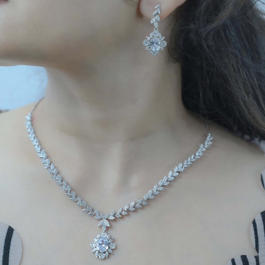 Sparkle leaf Necklace With Earrings