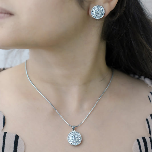 Halo Oval Diamond Pendant Set