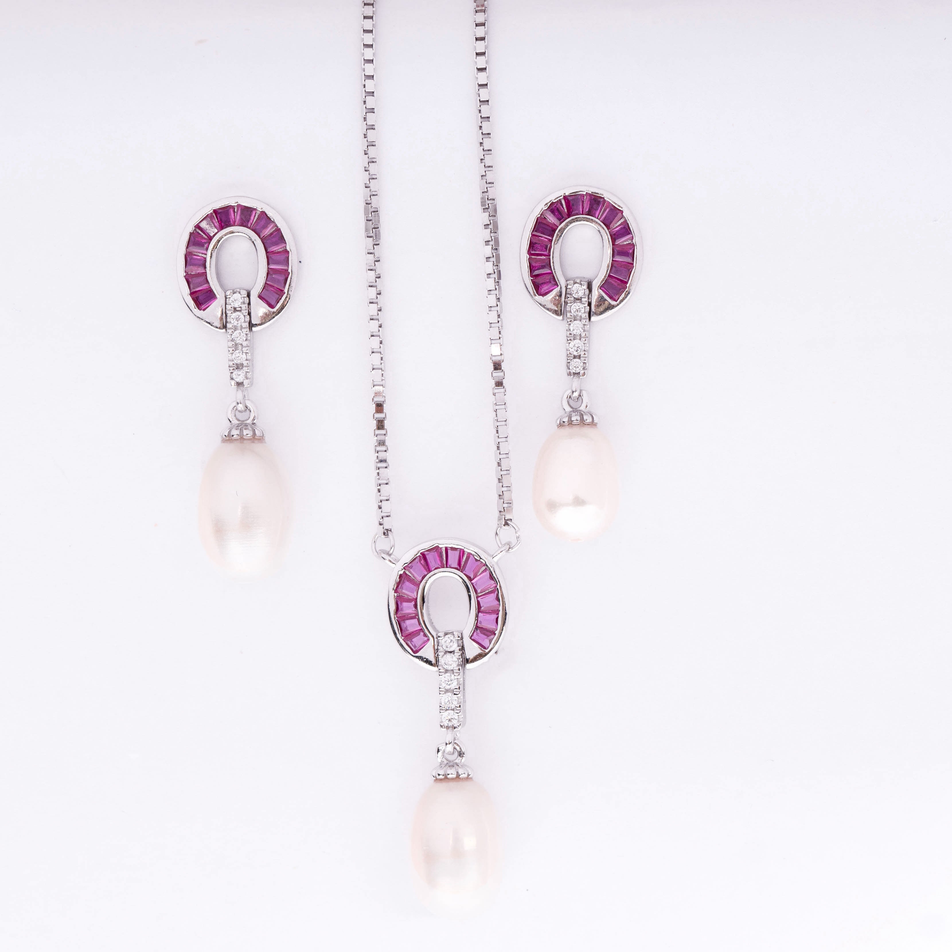 Halo Pearl Pendant With Earring & Chain