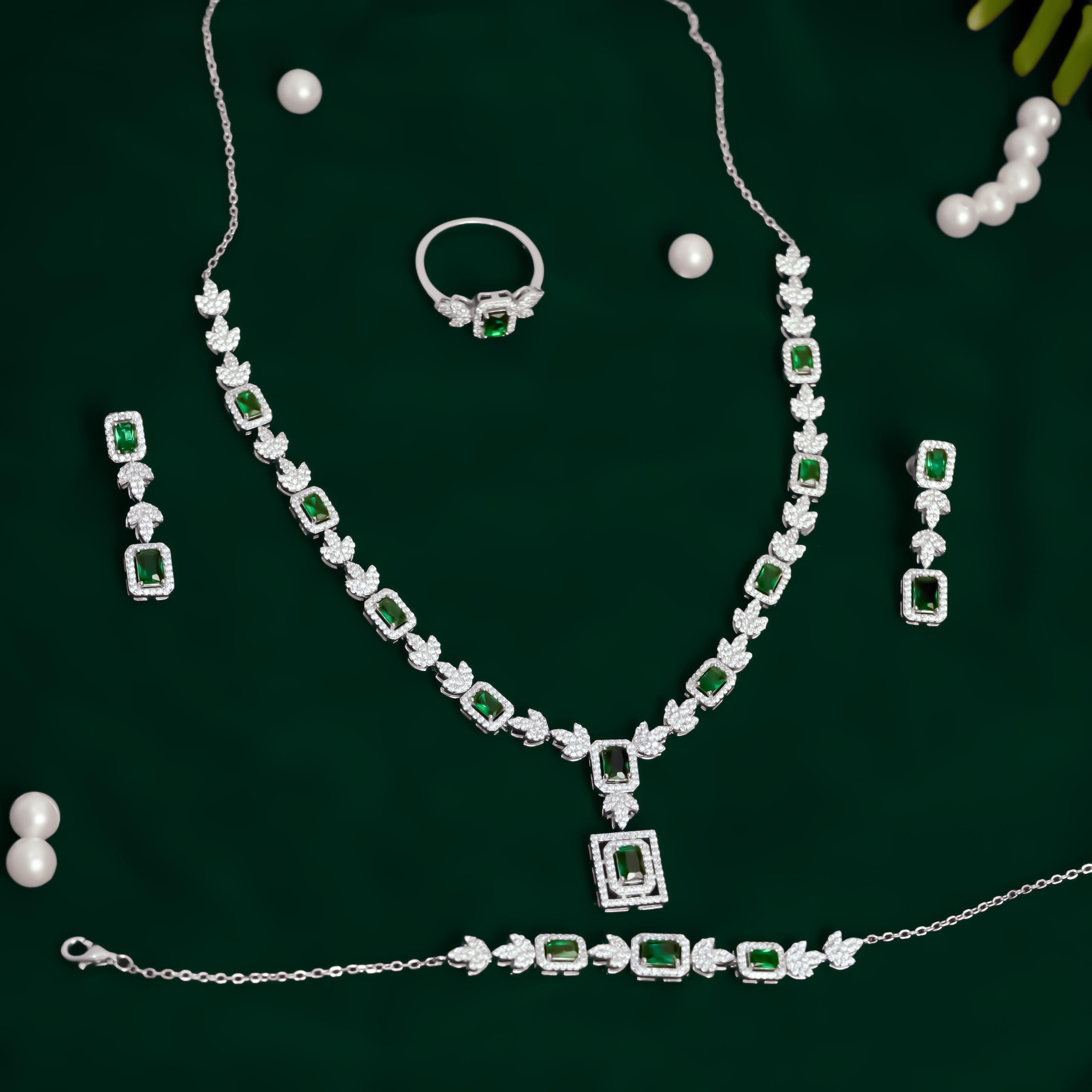 Queen’s Emerald Necklace With Earrings, Ring & Bracelet
