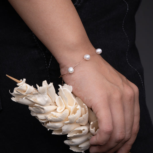 White Pearls Bracelet - Rose gold Plated