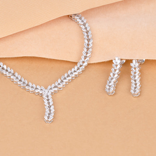 Radiant Leaf Necklace With Earrings