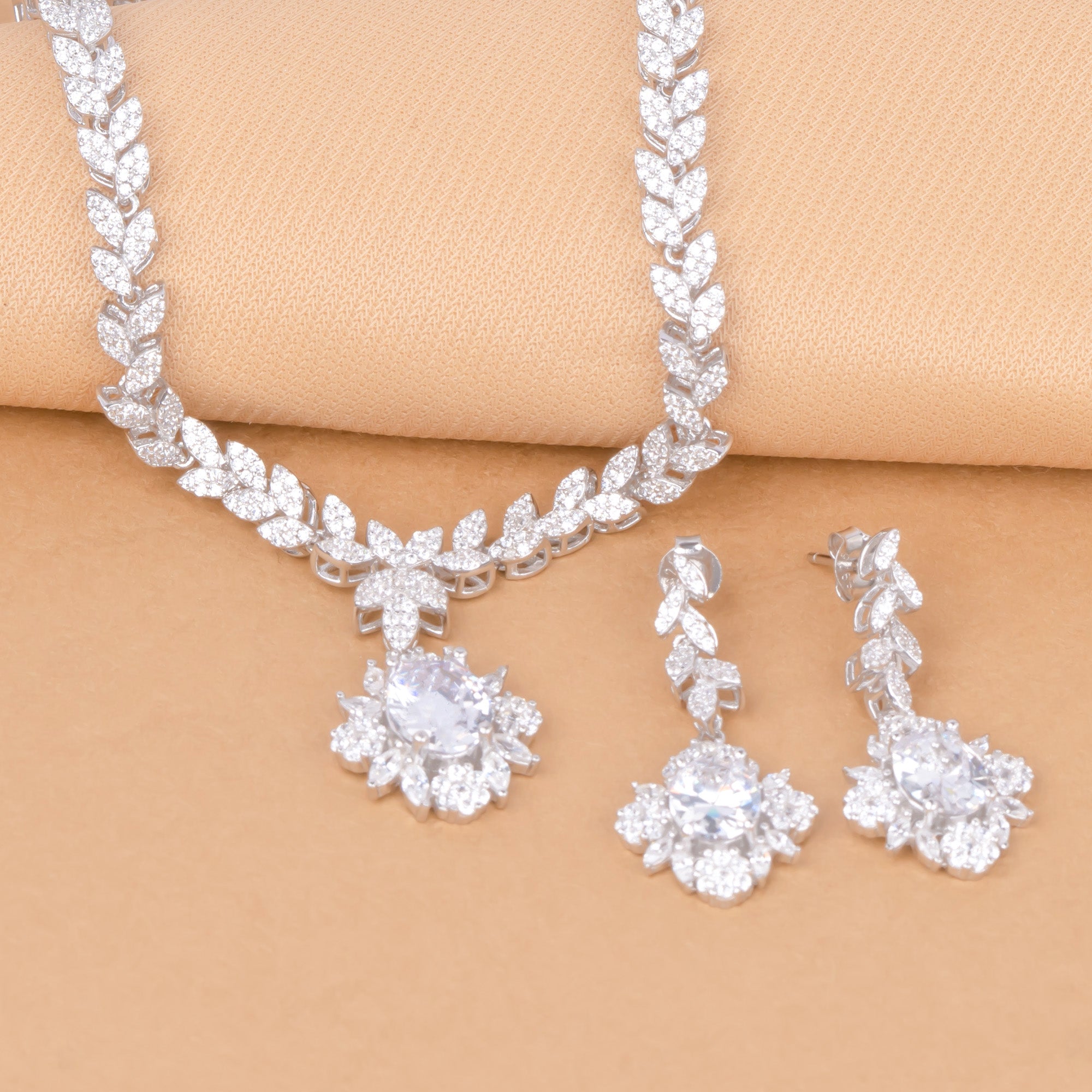 Sparkle leaf Necklace With Earrings