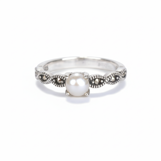 Pearl Vintage Ring