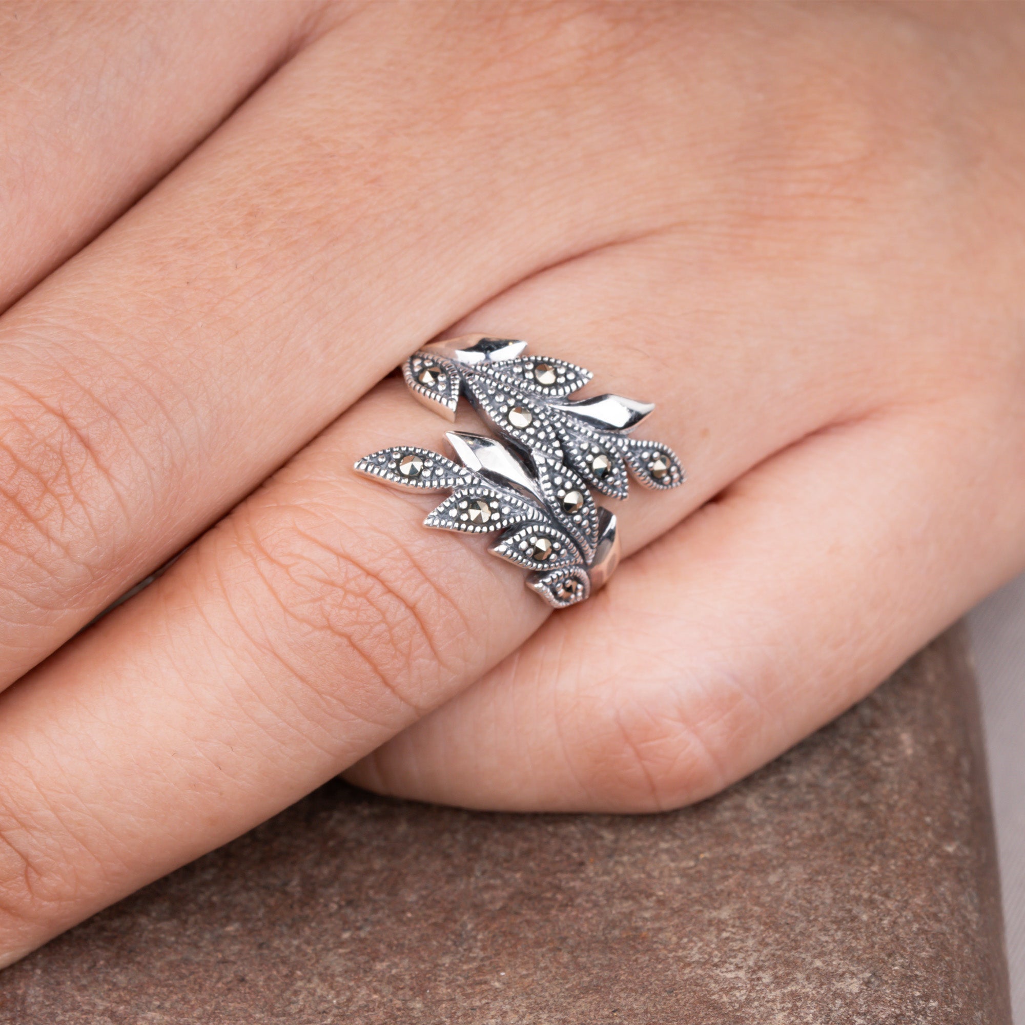 Elegant Leafy Silver Ring