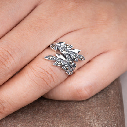 Elegant Leafy Silver Ring
