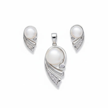 Luna Pearl Pendant With Earrings