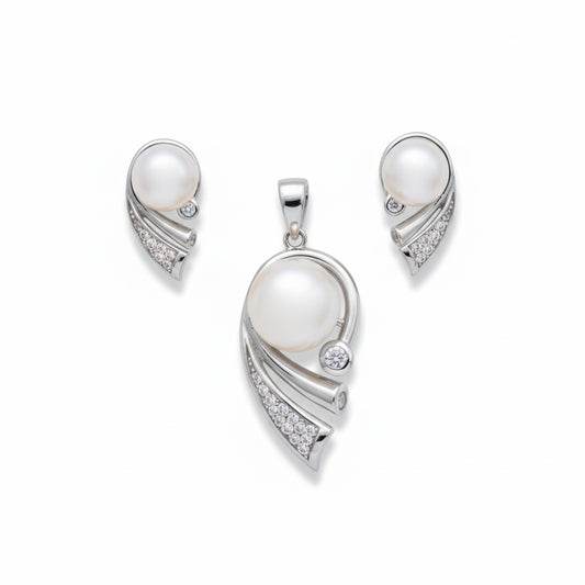 Luna Pearl Pendant With Earrings