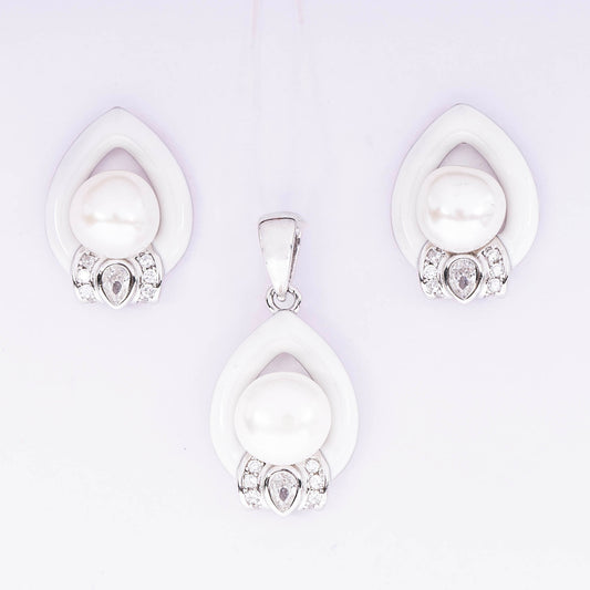 Elegant Pearl Drop Pendant With Earrings