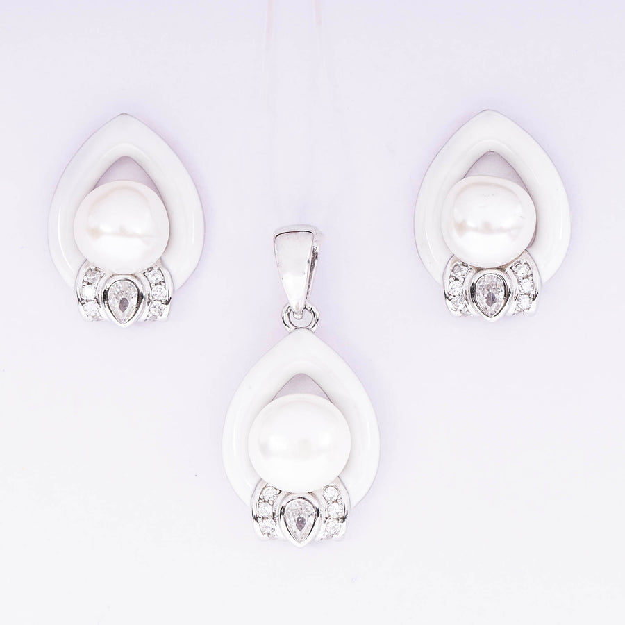 Elegant Pearl Drop Pendant Set