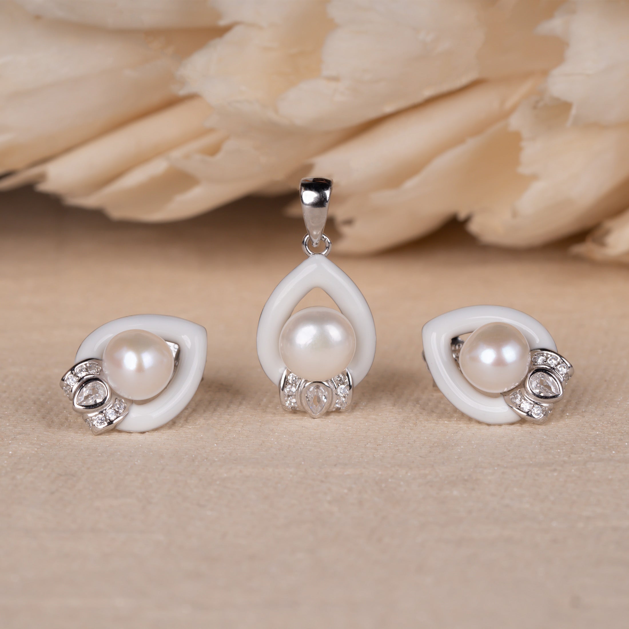 Elegant Pearl Drop Pendant With Earrings