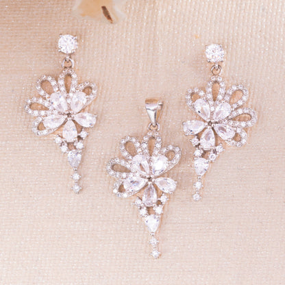 Bow-Shaped Diamond Pendant With Earrings