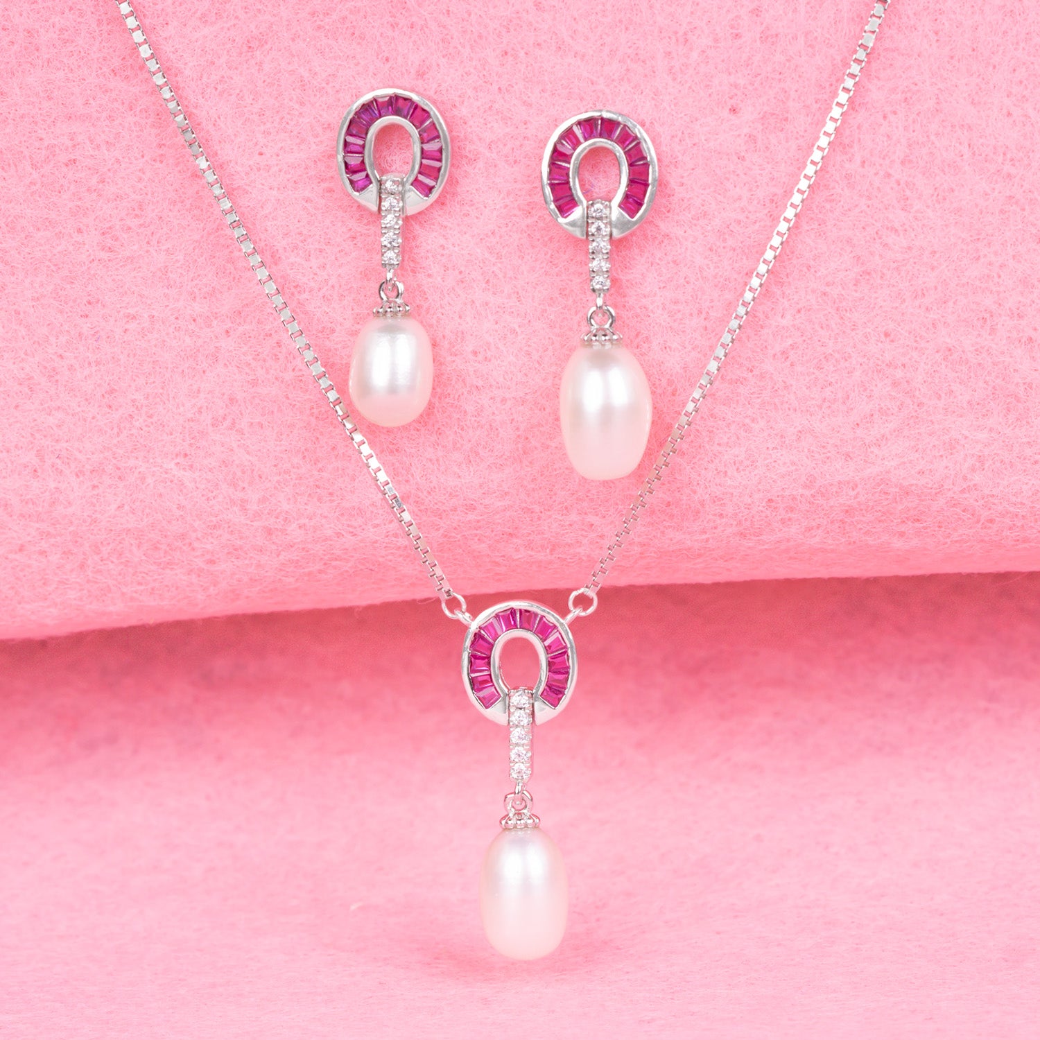 Halo Pearl Pendant With Earring & Chain