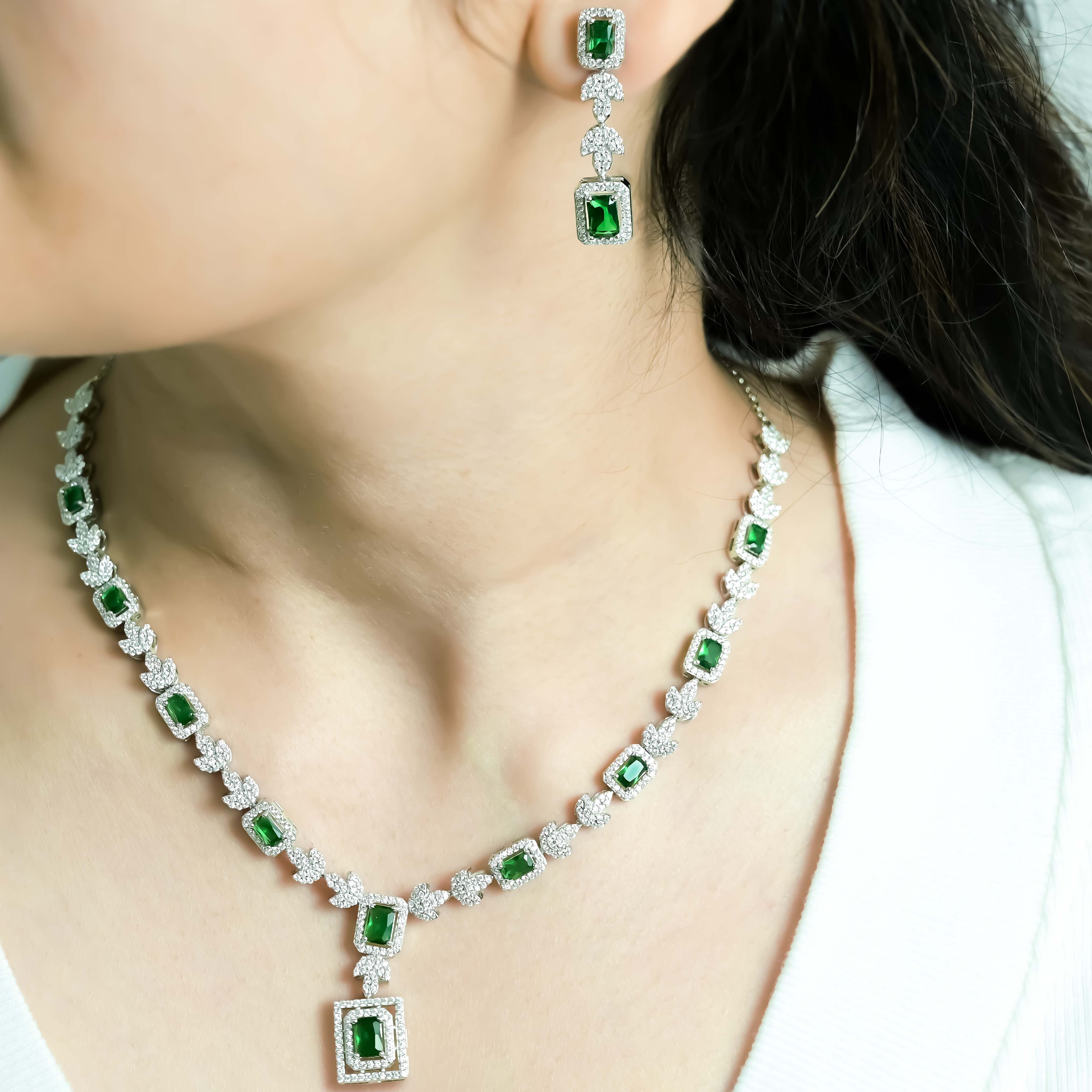 Queen’s Emerald Necklace With Earrings, Ring & Bracelet