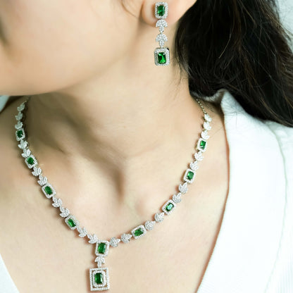 Queen’s Emerald Necklace With Earrings, Ring & Bracelet