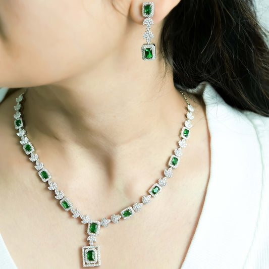 Queen’s Emerald Necklace With Earrings, Ring & Bracelet