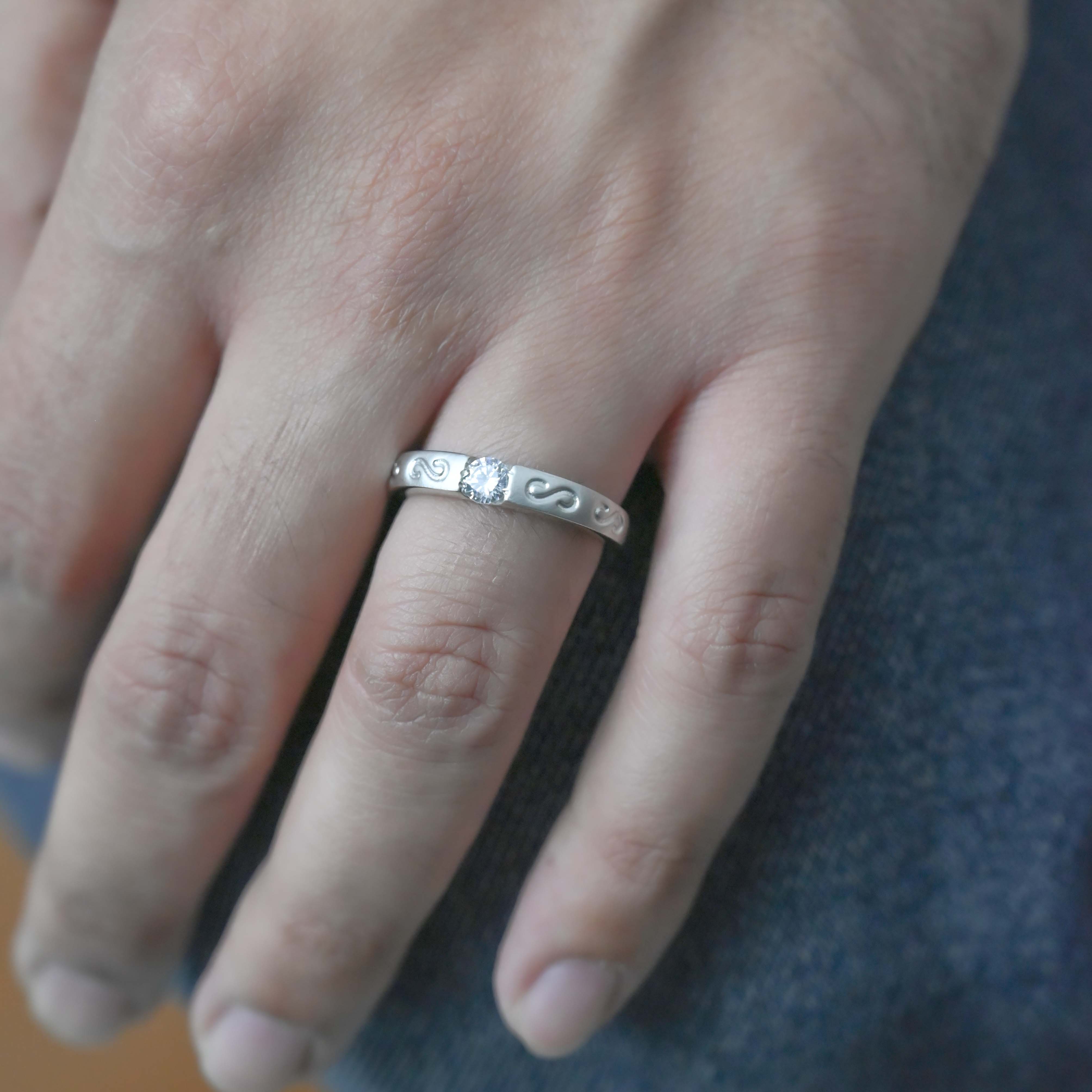 Swirl Design Solitaire Ring