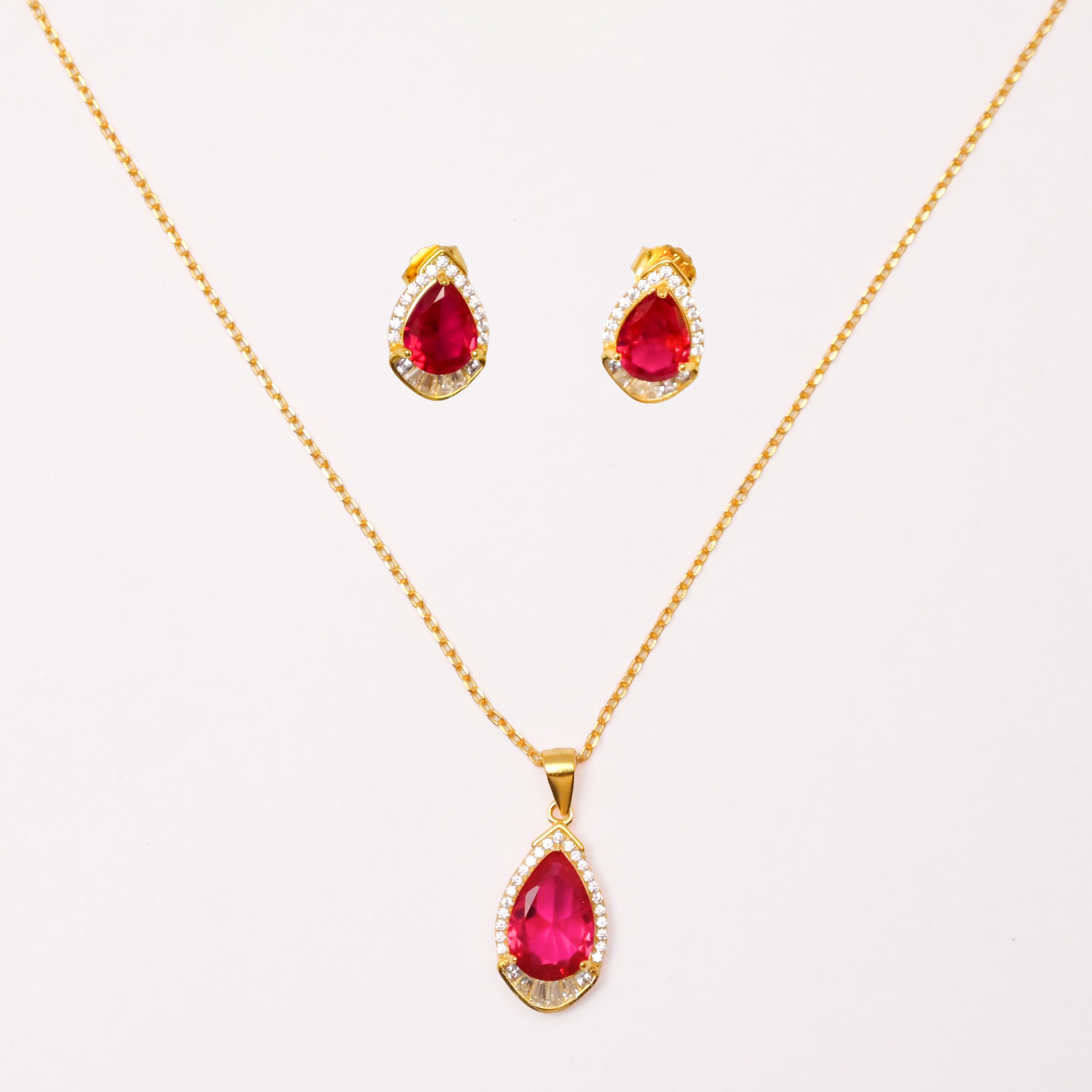 Red Majesty Pendant With Earrings