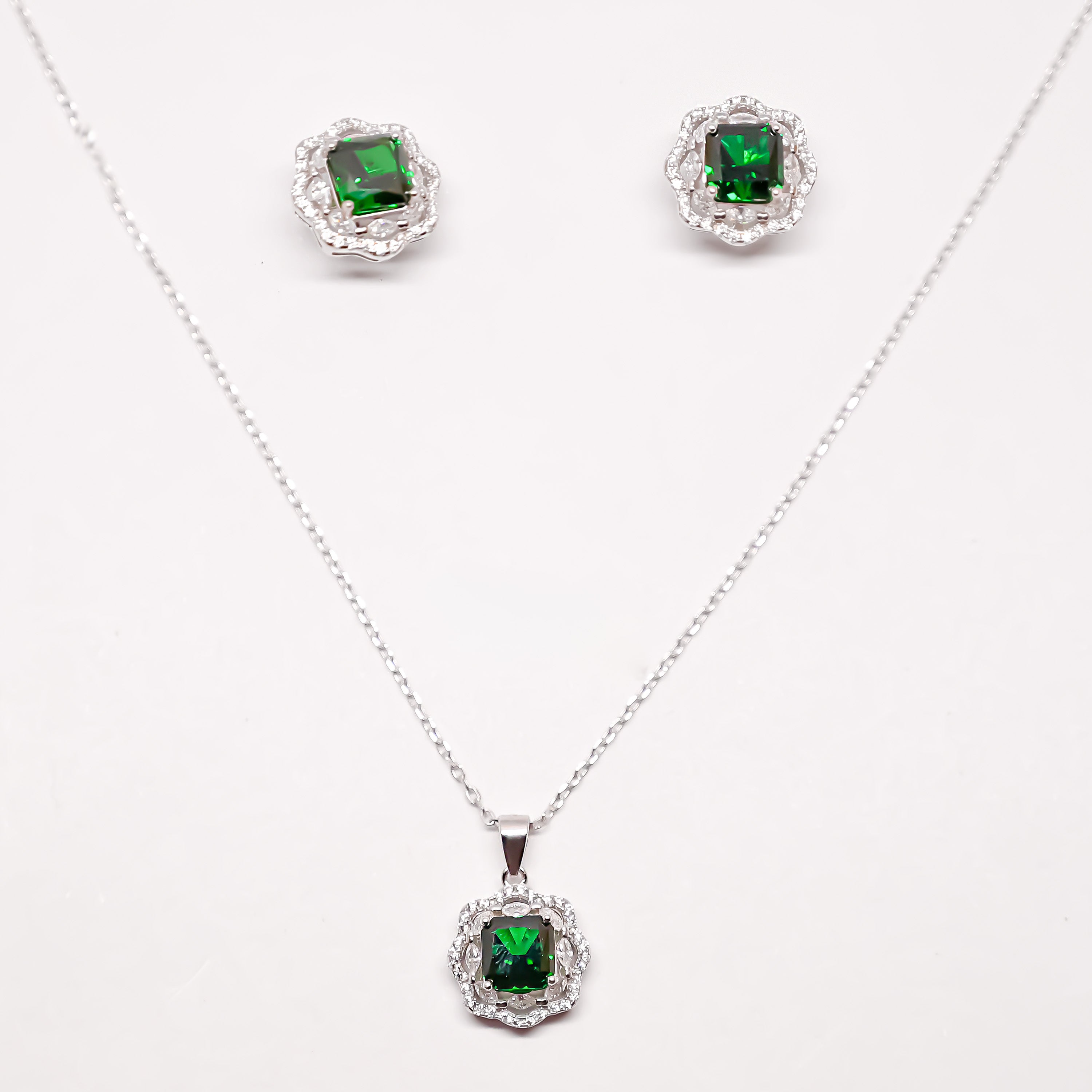 Crown Luxe Pendant With Earrings