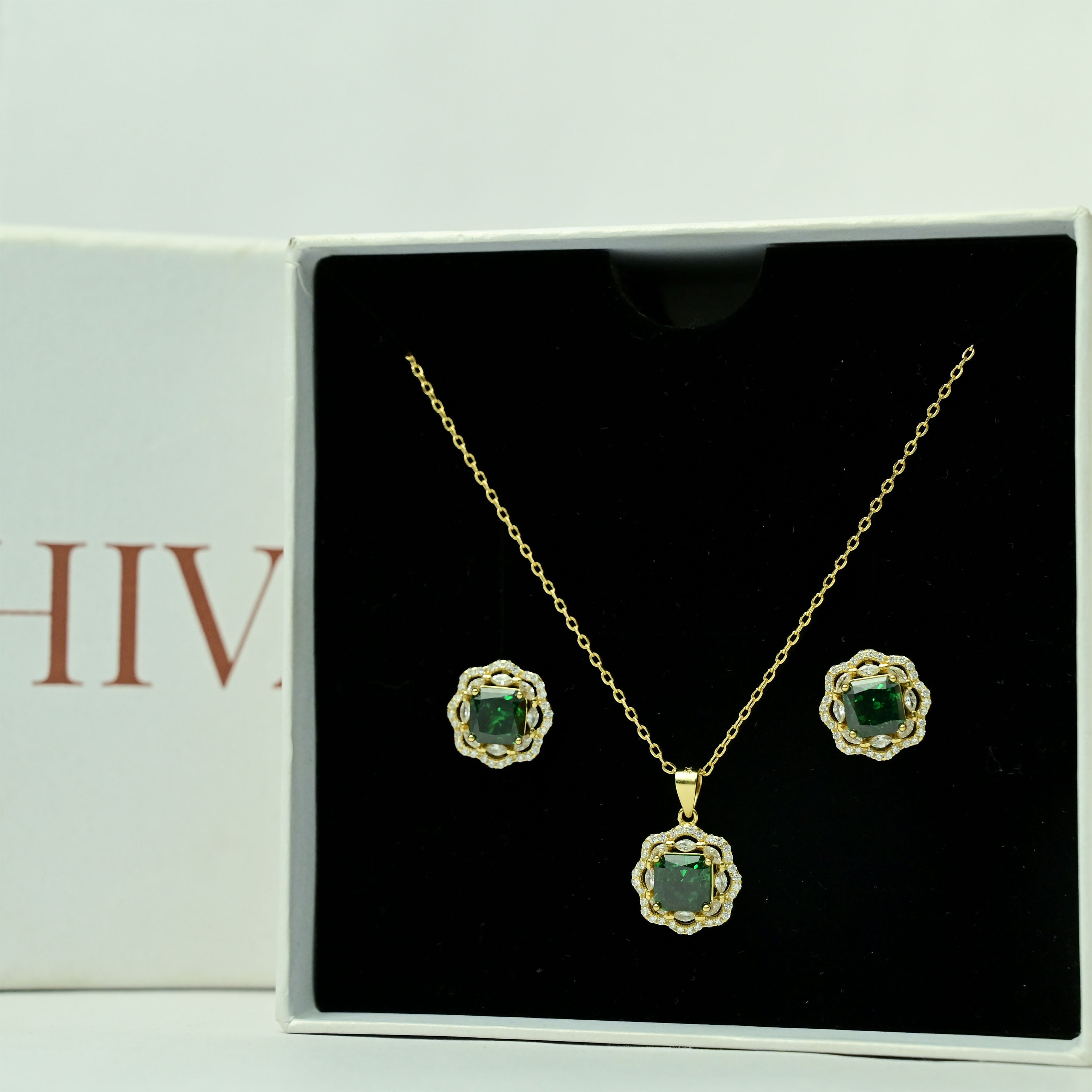 Crown Luxe Pendant With Earrings - Gold Plated