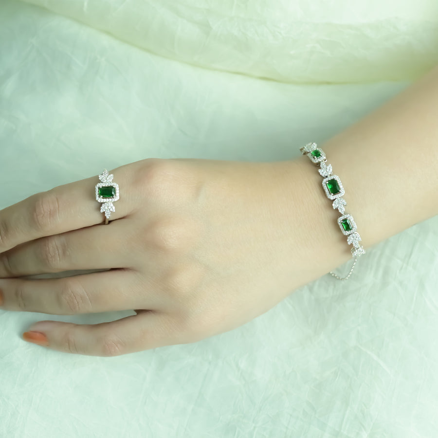 Queen’s Emerald Necklace With Earrings, Ring & Bracelet