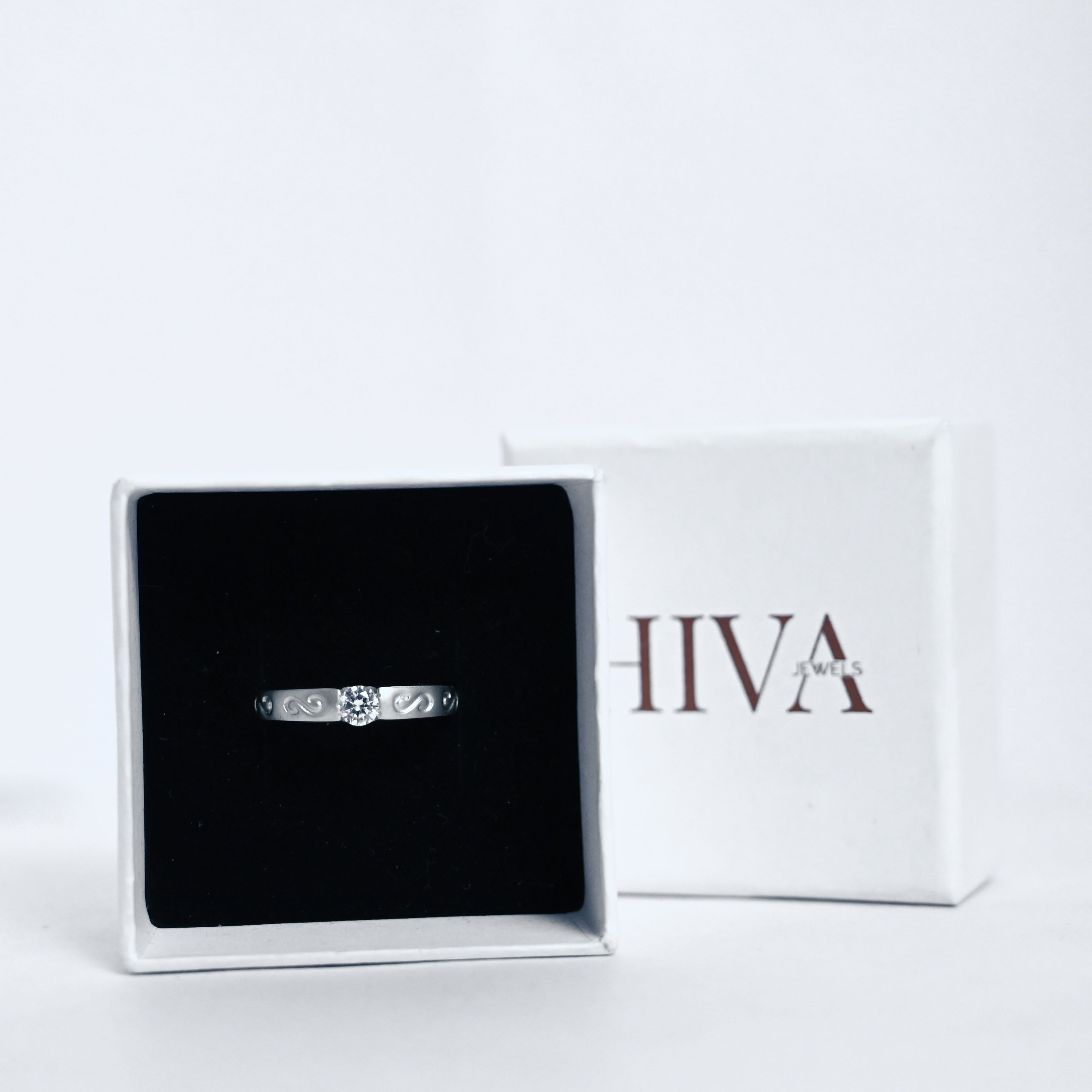 Swirl Design Solitaire Ring