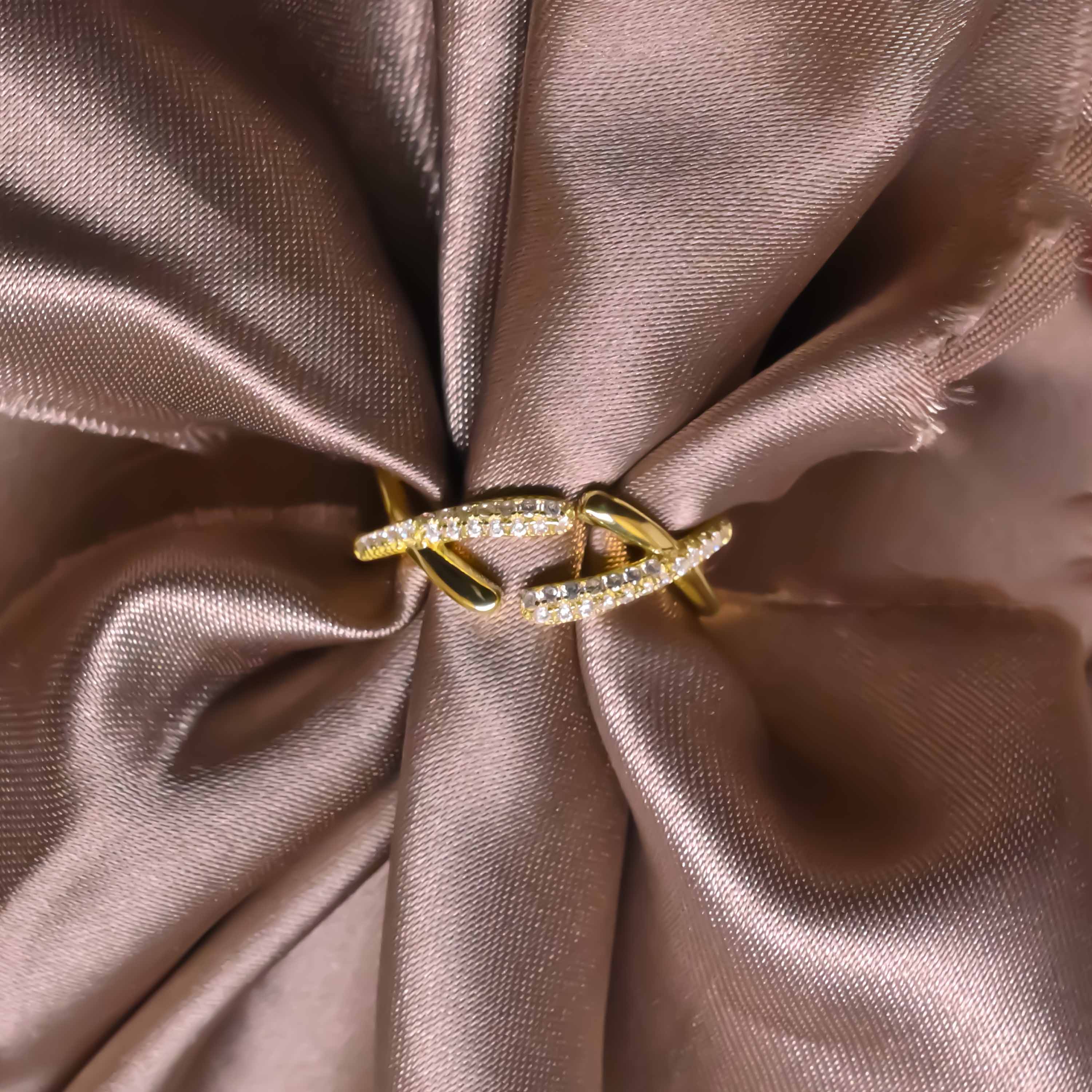 Intertwine Ring