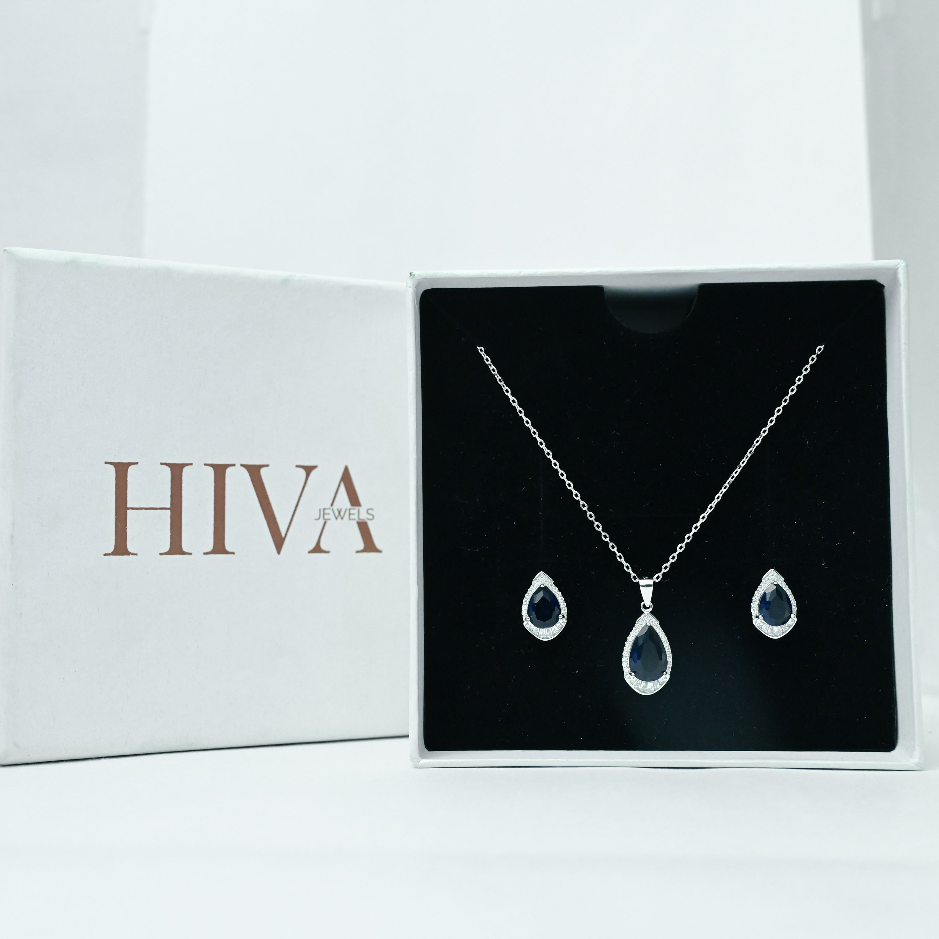 Blue Majesty Pendant With Earrings
