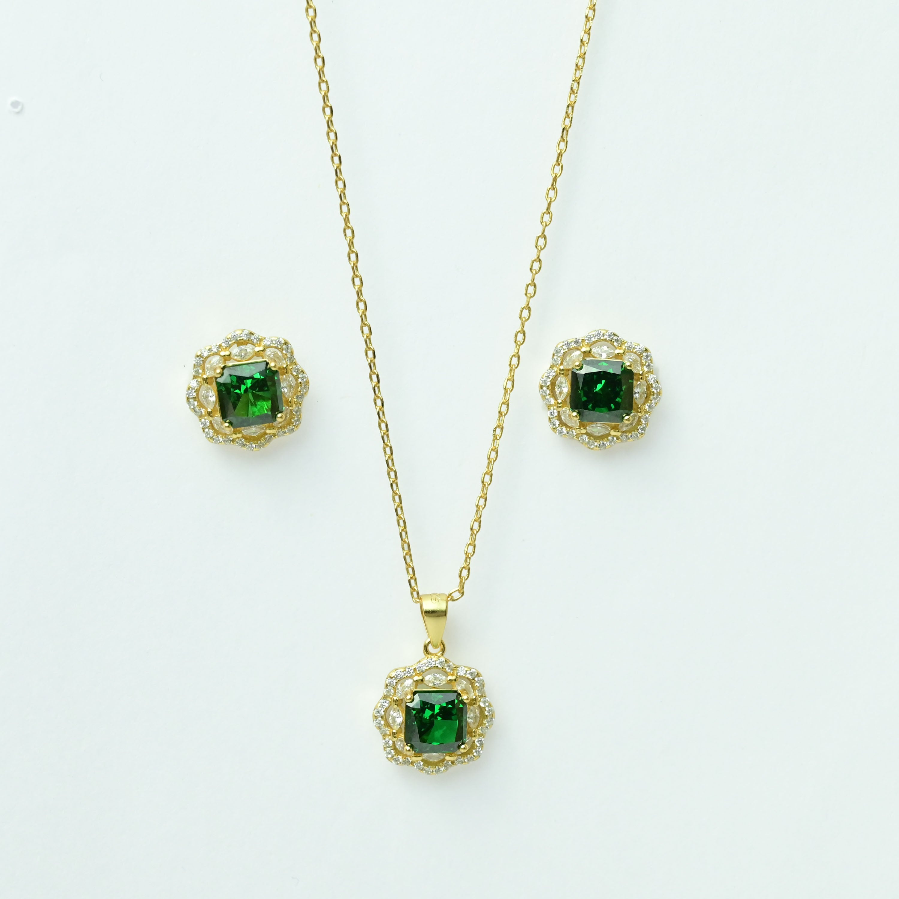 Crown Luxe Pendant With Earrings - Gold Plated
