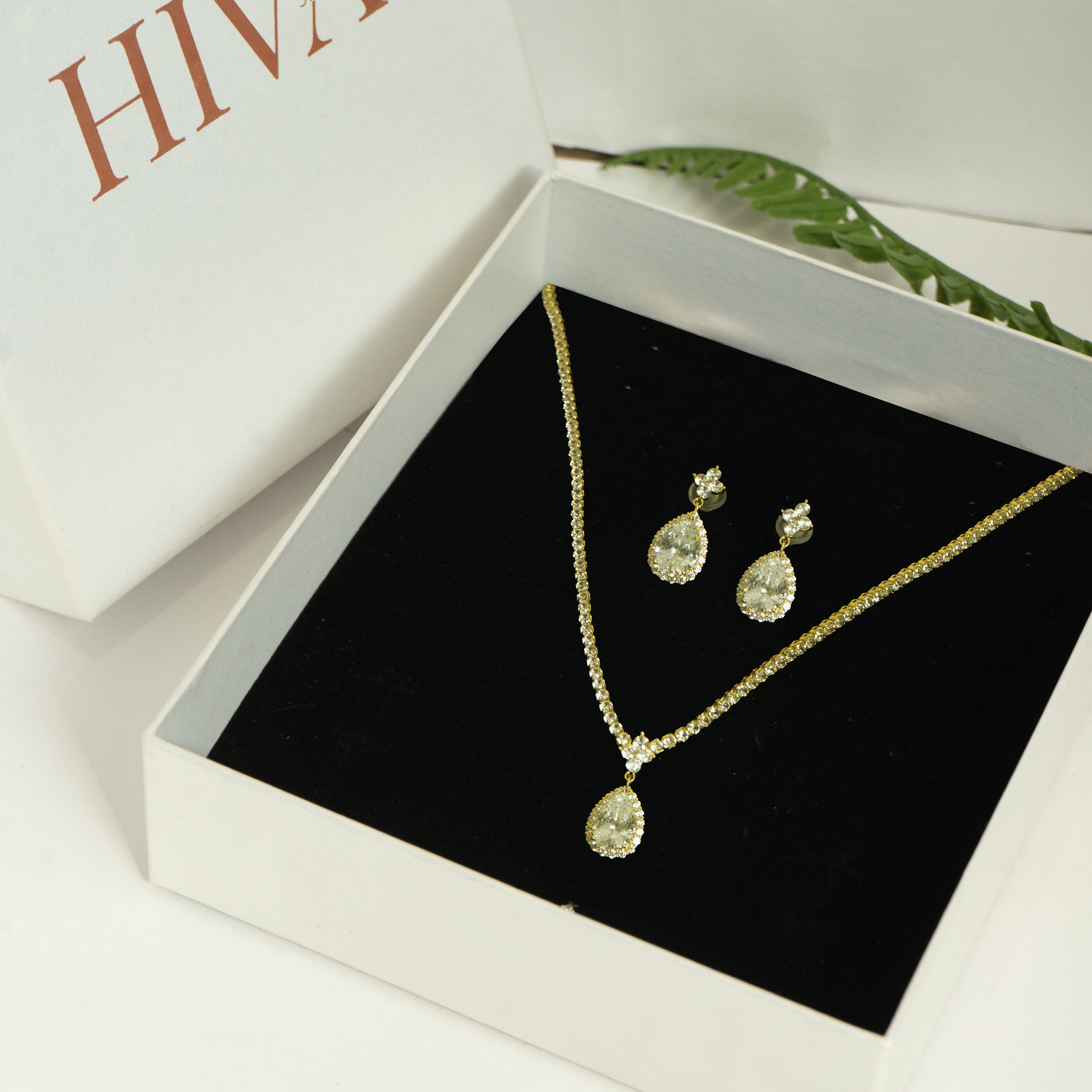 Crystal Royale Necklace With Earrings