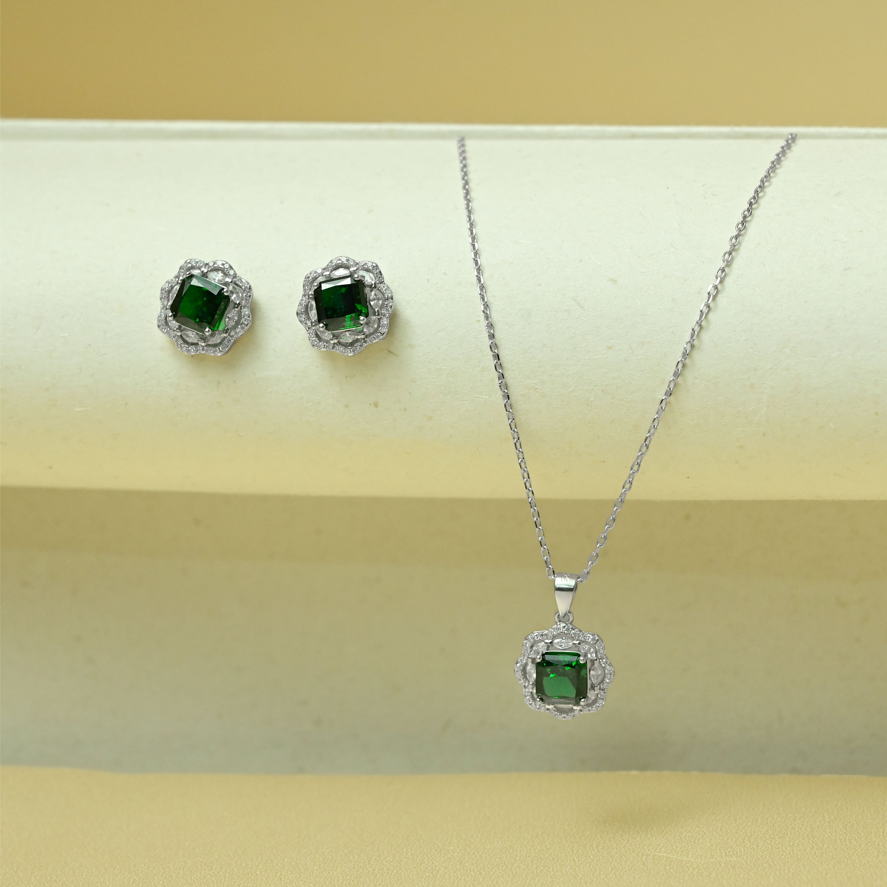 Crown Luxe Pendant With Earrings