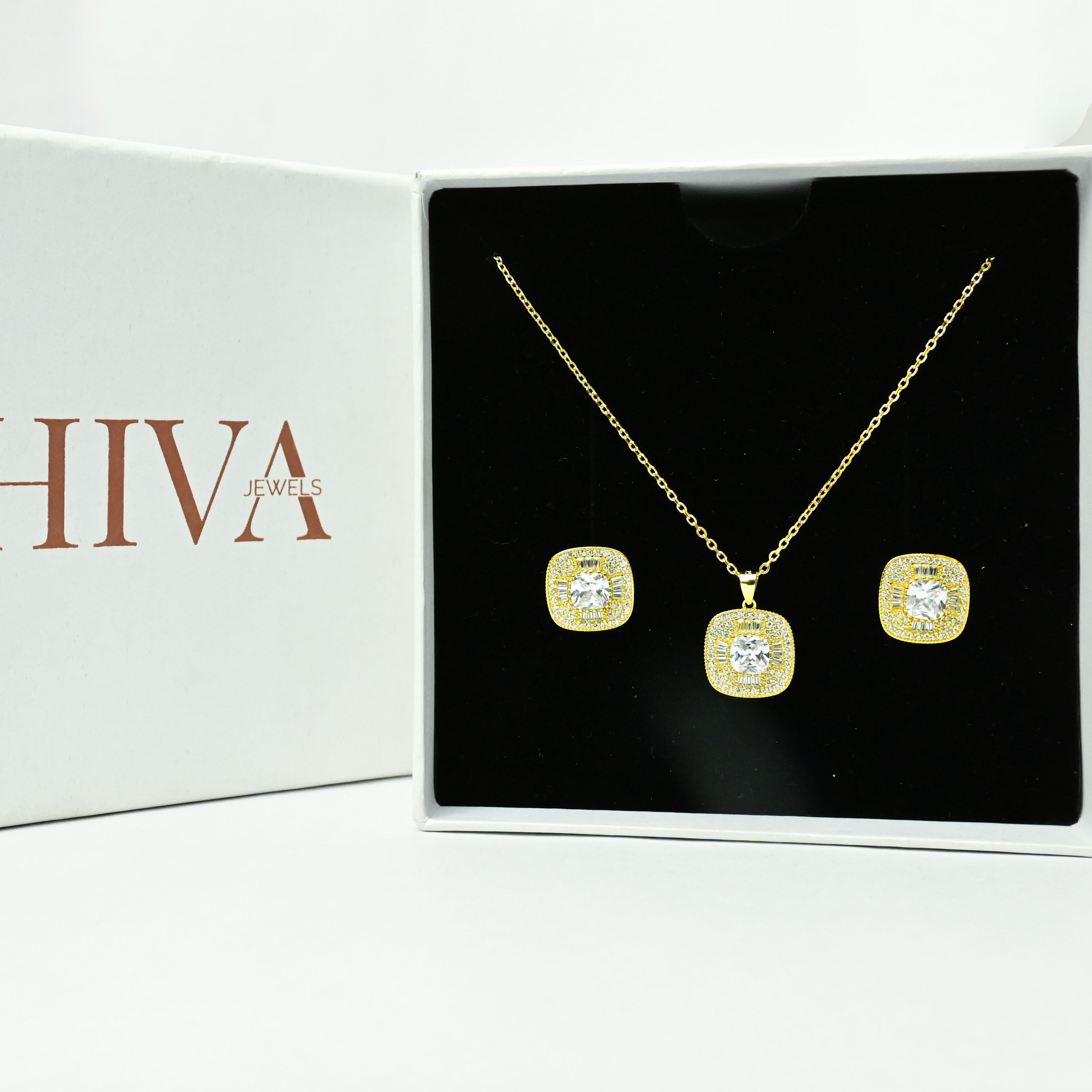 Brilliance Square Set Pendant With Earrings - Gold Plated